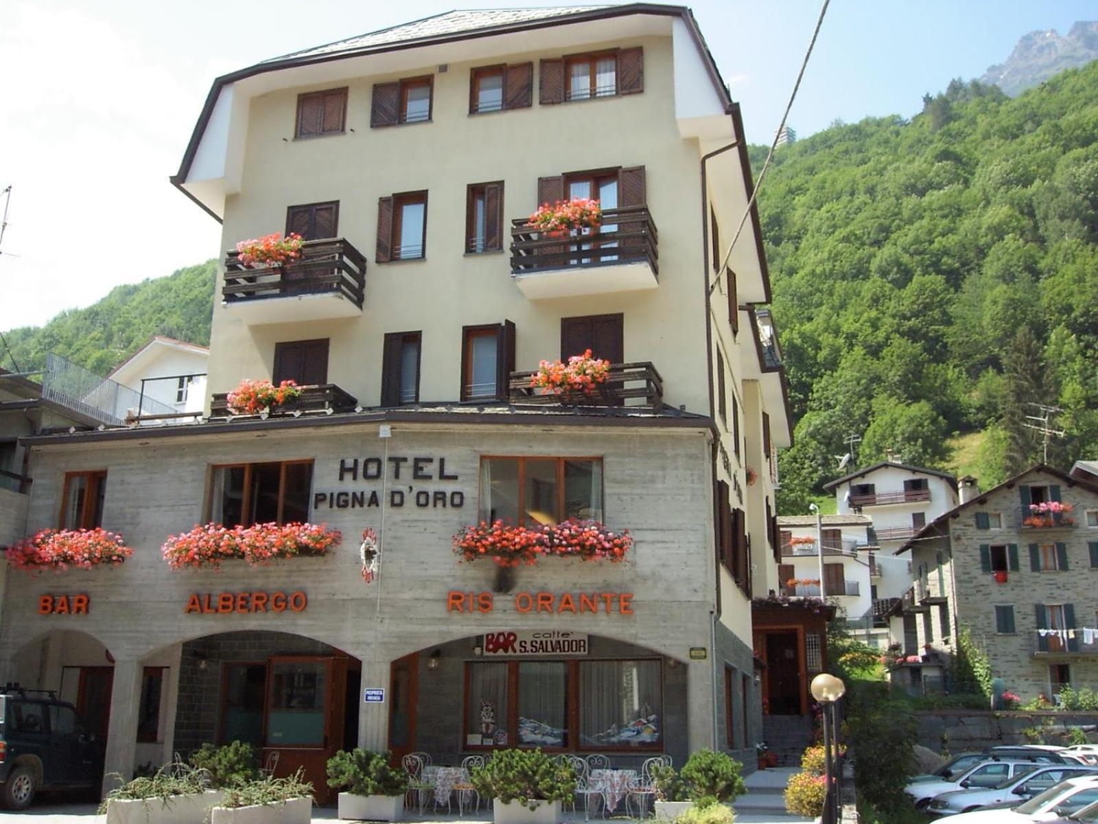 Hotel Pigna D'Oro Chiesa in Valmalenco Buitenkant foto