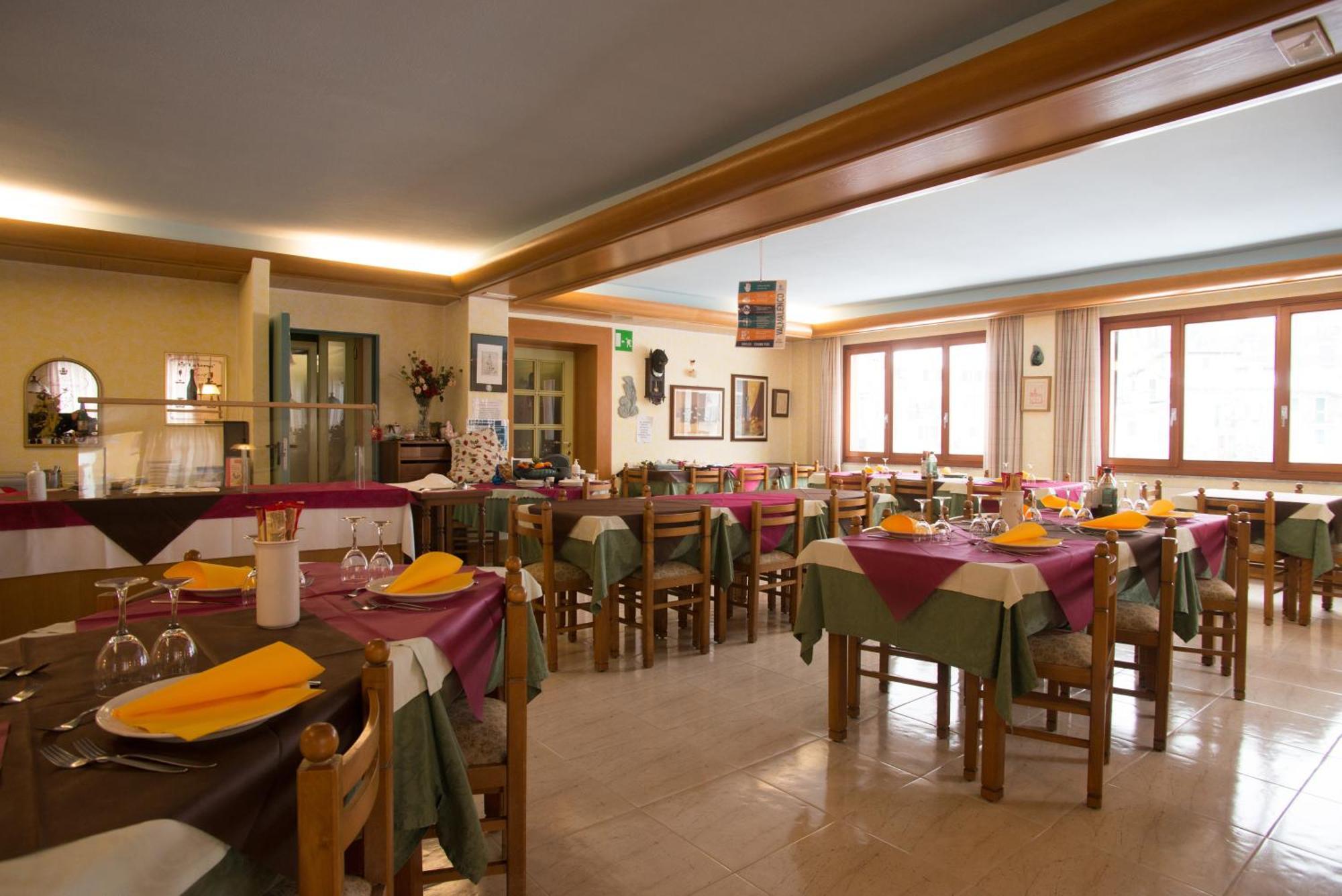Hotel Pigna D'Oro Chiesa in Valmalenco Buitenkant foto