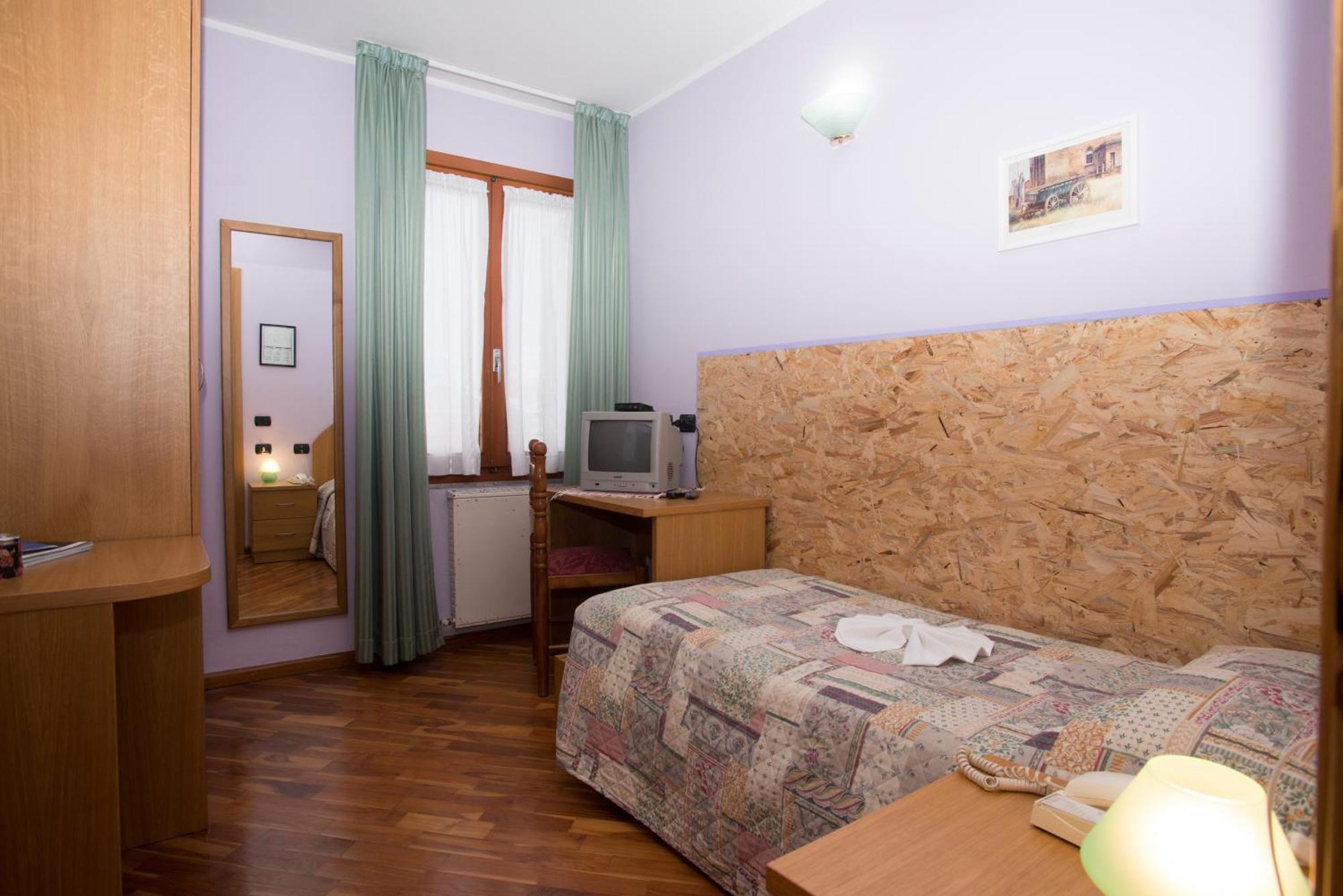 Hotel Pigna D'Oro Chiesa in Valmalenco Buitenkant foto